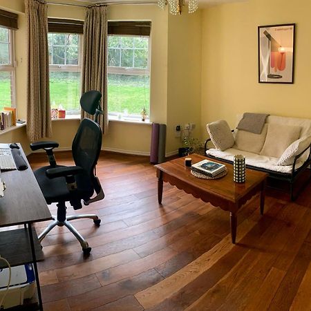 Peaceful Garden View Apt. Close To Central Londra Esterno foto