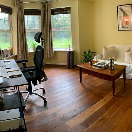 Peaceful Garden View Apt. Close To Central Londra Esterno foto