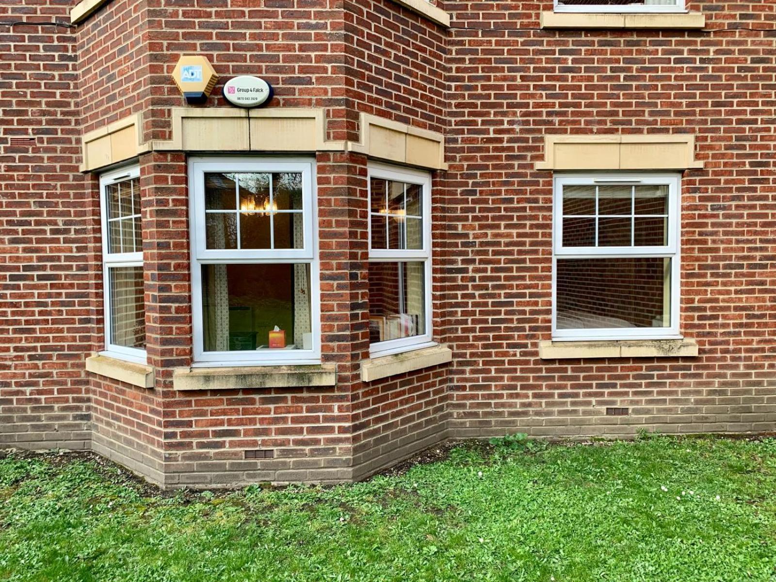 Peaceful Garden View Apt. Close To Central Londra Esterno foto